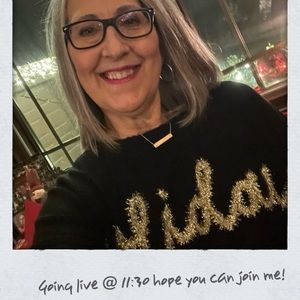 @kmthees Going live!! Joining Posh party live share show hope you can join me!
